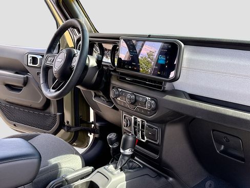 Used 2025 Jeep Wrangler Unlimited Sport AWD/4WD image 5