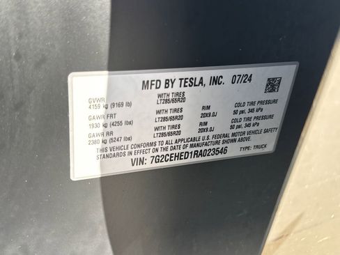 Used 2024 Tesla Cybertruck AWD Crew Cab image 19