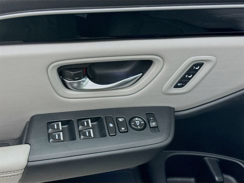 Used 2024 Honda Pilot Touring image 15