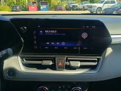 Used 2025 Chevrolet TrailBlazer LT AWD/4WD image 31