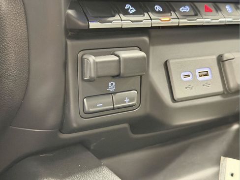 Used 2020 Chevrolet Silverado 1500 RST AWD/4WD image 35
