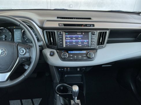 Used 2018 Toyota RAV4 Limited image 9