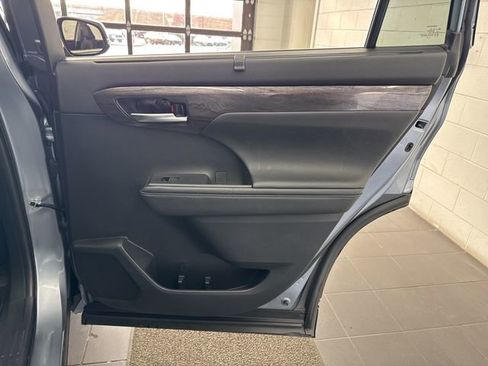 Used 2023 Toyota Highlander Platinum image 52