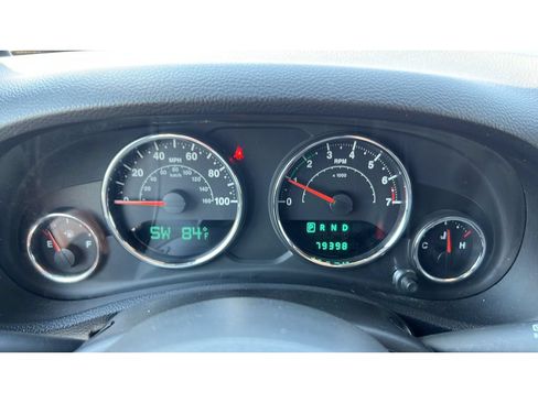 Used 2013 Jeep Wrangler Unlimited Sahara w/ Connectivity Group AWD/4WD image 15