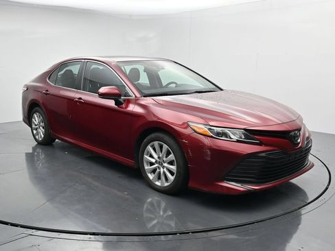 Used 2019 Toyota Camry LE FWD image 2