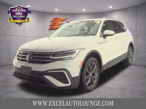 Used 2022 Volkswagen Tiguan SE image 1