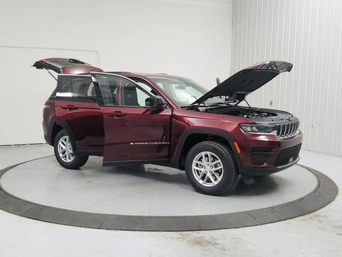 New 2026 Jeep Grand Cherokee Laredo AWD/4WD image 9