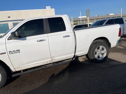 Used 2017 RAM 1500 Classic SLT image 3