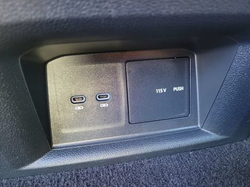 Certified 2023 Volkswagen Atlas SE w/ Black Wheel Package FWD image 13
