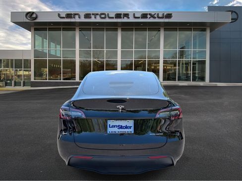 Used 2024 Tesla Model Y Long Range AWD/4WD image 4
