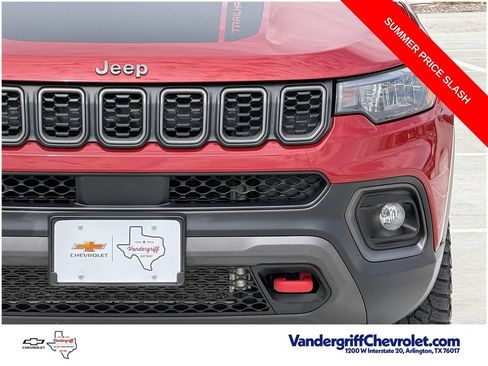 Used 2025 Jeep Compass Trailhawk AWD/4WD image 8
