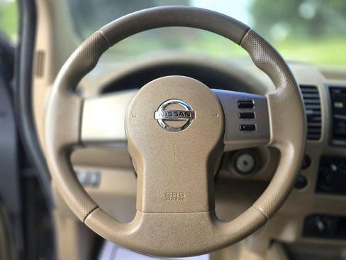 Used 2005 Nissan Frontier SE w/ (P01) Power Pkg AWD/4WD image 19