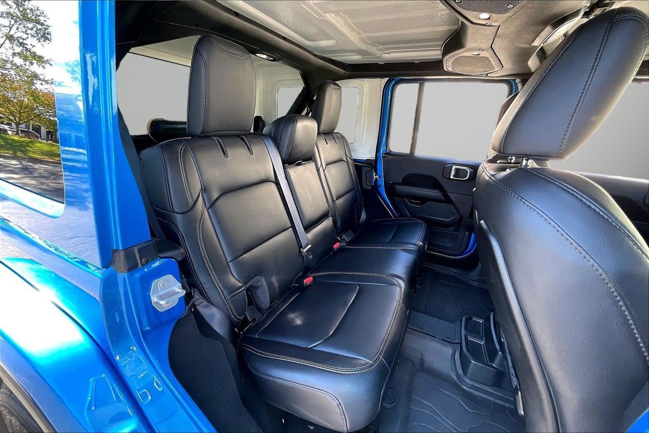 Certified 2025 Jeep Wrangler Unlimited Sahara AWD/4WD image 23