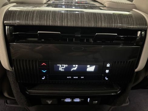 Used 2022 Jeep Wagoneer Series III AWD/4WD image 20
