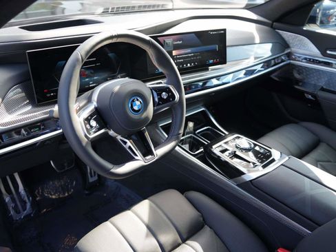 Used 2025 BMW i7 M70 image 9