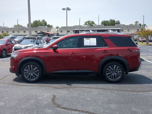 Used 2024 Nissan Pathfinder SL w/ SL Premium Package FWD image 9