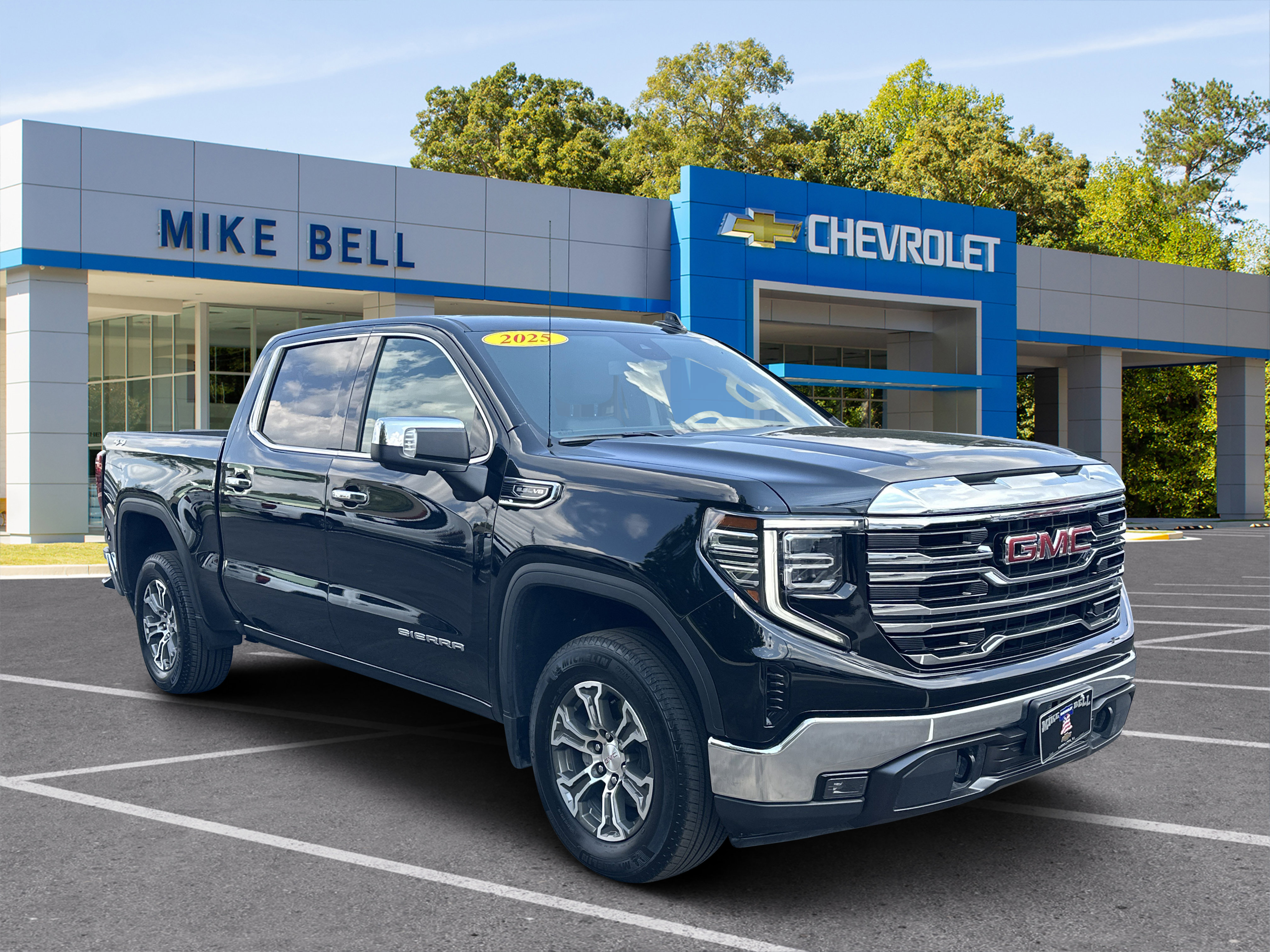 Used 2025 GMC Sierra 1500 SLT AWD/4WD image 1