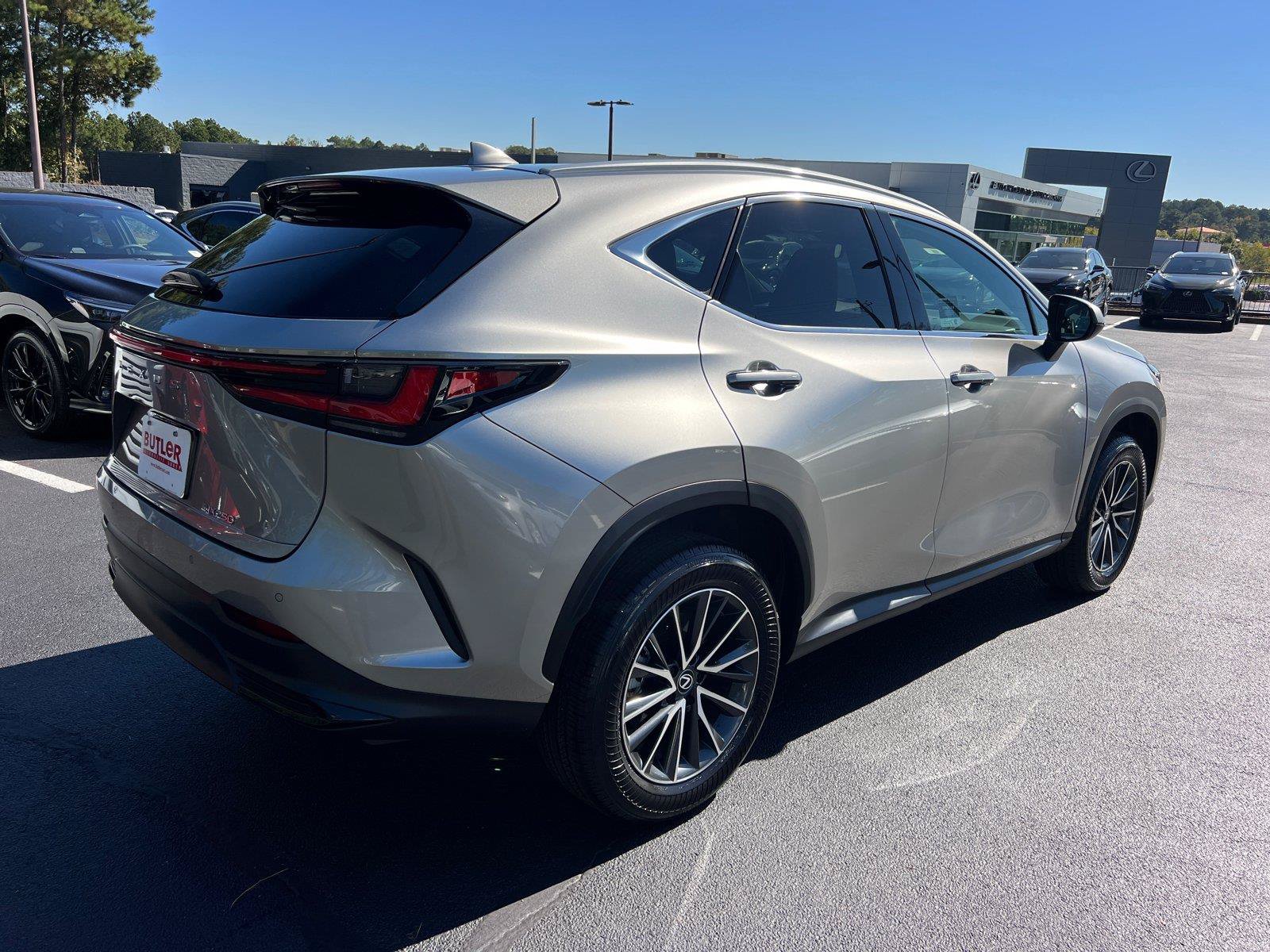 Certified 2025 Lexus NX 250 FWD w/ Accessory Package (Z1) image 5