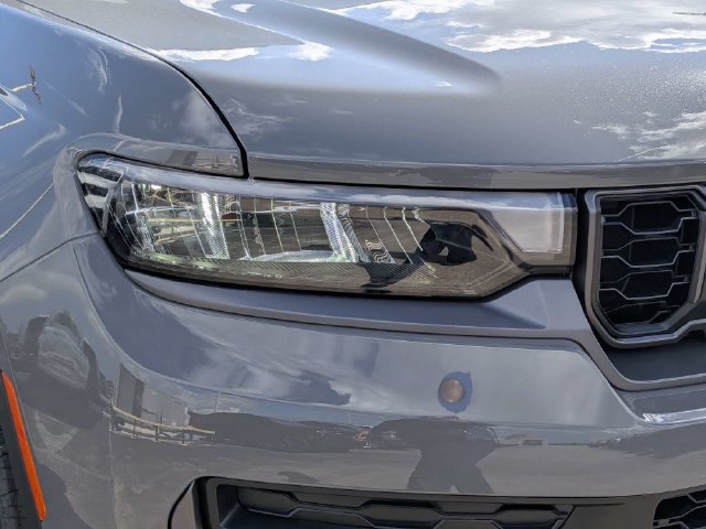 New 2027 Jeep Grand Cherokee Altitude AWD/4WD image 11