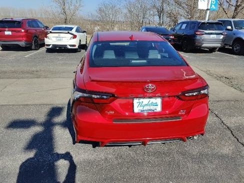 Used 2022 Toyota Camry SE w/ Cold Weather Package image 6