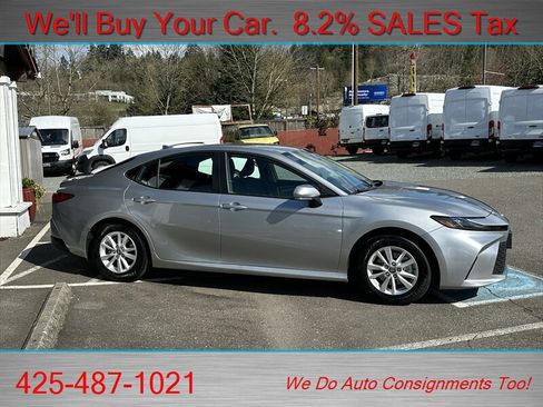 Used 2025 Toyota Camry LE image 4