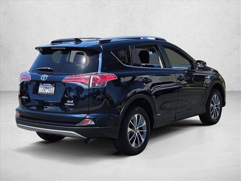 Used 2017 Toyota RAV4 XLE AWD/4WD image 5