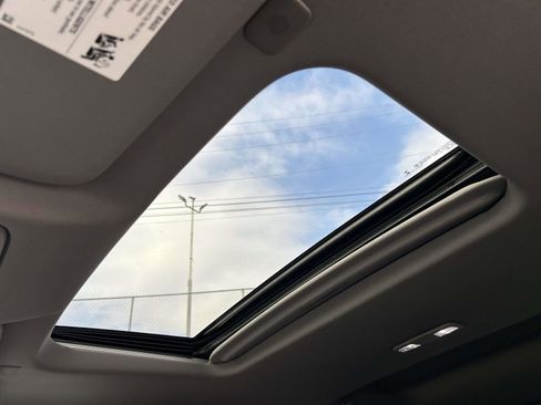 Used 2021 Chevrolet Silverado 1500 LT Trail Boss w/ Convenience Package II image 11