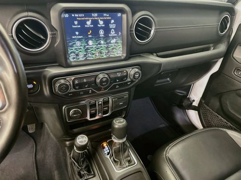 Used 2022 Jeep Wrangler Unlimited Sahara w/ Cold Weather Group AWD/4WD image 26