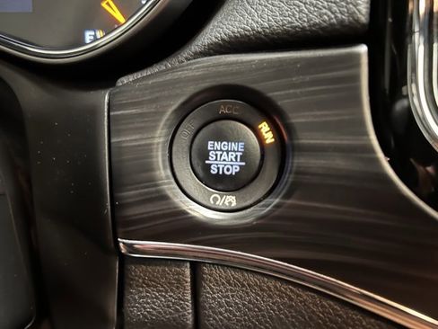 Used 2022 Jeep Grand Cherokee Limited image 38