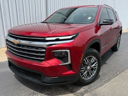 Used 2024 Chevrolet Traverse LT w/ Enhanced Driving Package FWD image 1
