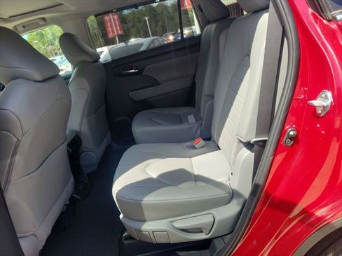 Certified 2026 Toyota Highlander XLE AWD/4WD image 33