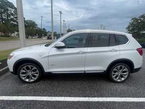 Used 2017 BMW X3 sDrive28i RWD image 3