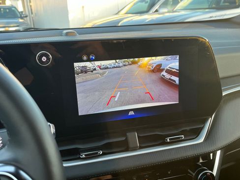 Used 2025 Chevrolet Equinox LT image 17