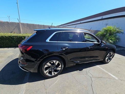 Used 2022 Audi e-tron Premium Plus w/ Premium Plus Package AWD/4WD image 6