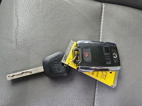 Used 2014 GMC Sierra 1500 SLT w/ SLT Crew Cab Value Package image 21