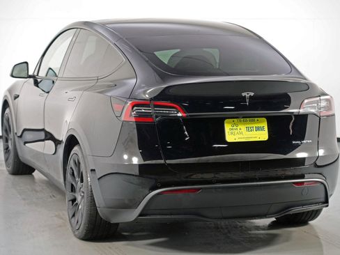 Used 2022 Tesla Model Y Long Range image 51