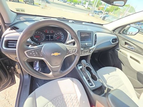 Used 2022 Chevrolet Equinox LS AWD/4WD image 9