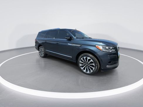 Used 2024 Lincoln Navigator L Reserve AWD/4WD image 2