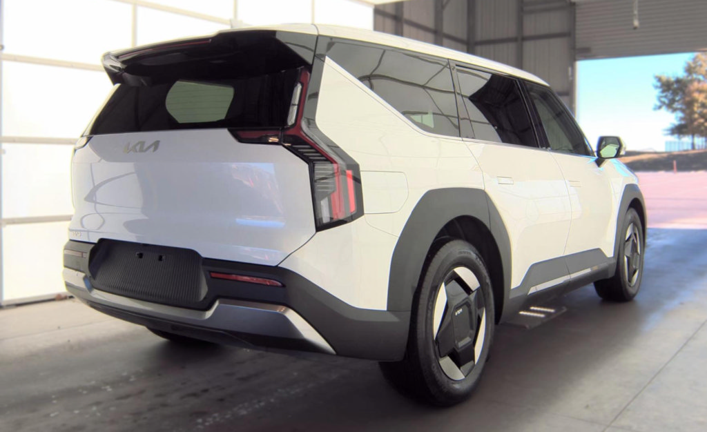 Used 2024 Kia EV9 Light Long Range RWD image 5