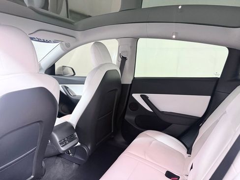 Used 2022 Tesla Model Y Performance image 19