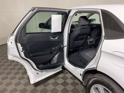 Used 2020 Ford Edge SE image 30