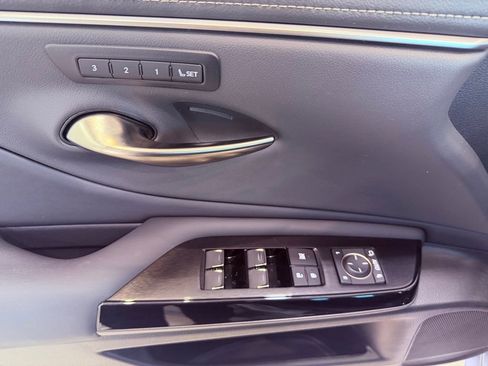 Certified 2024 Lexus ES 350 w/ Luxury Package image 19