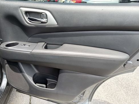 Used 2020 Nissan Pathfinder S AWD/4WD image 26
