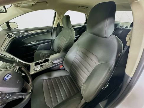 Used 2020 Ford Fusion SE FWD image 24