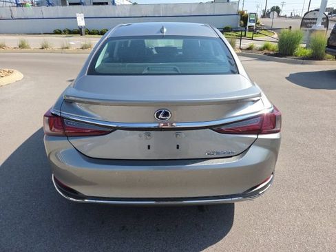 Used 2019 Lexus ES 300h w/ Accessory Package 2 FWD image 9
