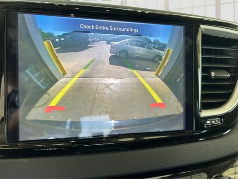 Used 2023 Chrysler Pacifica Touring-L FWD image 25