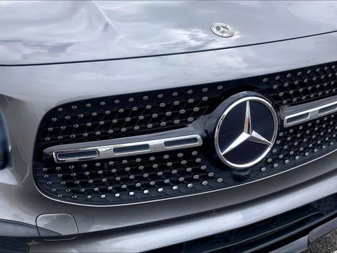 Used 2023 Mercedes-Benz GLB 250 4MATIC image 32