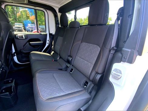 Certified 2024 Jeep Gladiator Mojave w/ Convenience Group AWD/4WD image 19