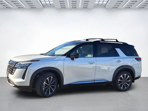 New 2026 Nissan Pathfinder Platinum w/ Cargo Package FWD image 7
