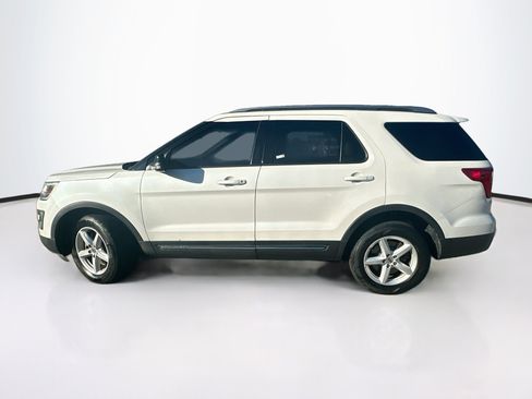 Used 2016 Ford Explorer XLT w/ Equipment Group 202A AWD/4WD image 4